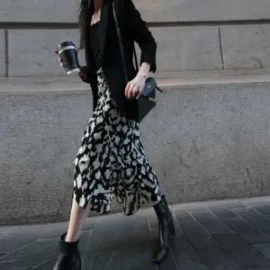 언발롱스커트 플라워패턴 스커트 찰랑