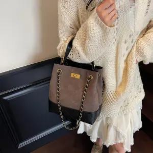 여자 숄더백 슬림핏 버킷백 퀼팅 체인 패피5