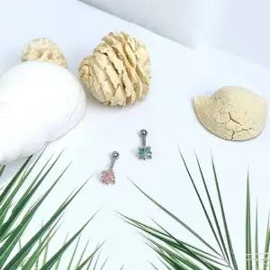 낱개판매) 스퀘어 기프트 피어싱 피어싱 크리스탈귀걸이 럭셔리피어싱 블링 큐빅