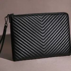 시크 사선 엠보 스티치 크로스 스트랩 클러치백 남자손가방 남자파우치 남자파우치백