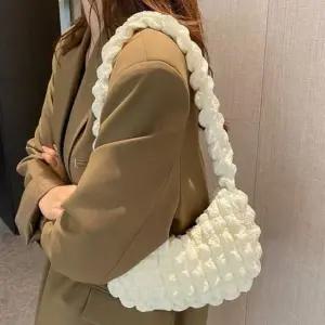 화이트 미니 휘뚜루마뚜루 백 클래식 대학생