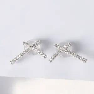 비쥬홀릭 실버925 X자 크로스 엑스 큐빅 귀걸이 크로스귀걸이 X귀걸이 X자귀걸이