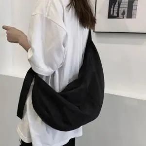 DHH G35 남녀공용 반달 쉐입 방수 크로스백