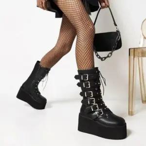 여성 유광 시크블랙 레이스업 워커부츠 롱 여성신발 통굽 무광