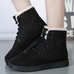 여성 심플한 스웨이드 부츠 패션 겨울 퍼디테일 워커 컬러 클래식한