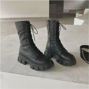 여자 워커 블랙워커 장목 통굽 레이스업 롱부츠