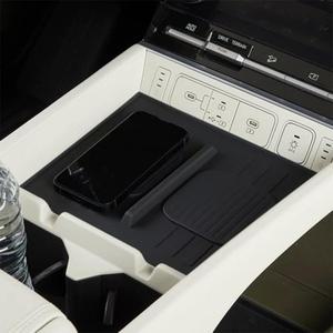 호환 현대 싼타페 2024 센터 콘솔 팔걸이 패드 무선 충전 논슬립 실리콘 매트 자동차 액세서리