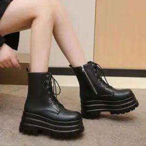 여성 워커 블랙컬러 여성신발 앵클부츠 스트릿 시크 블랙앵클부츠