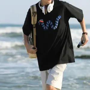 감각정인 프린팅 반팔 여름 티셔츠 실용적이고 남성