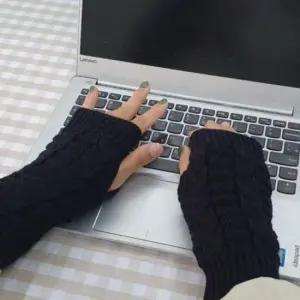 블랙 니트 손워머 사무실용 팔토시 손목 핸드워머 손토시 손가락없는 털토시