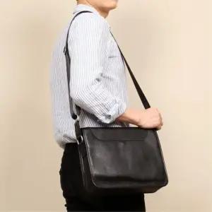 아도라 대학생 가방 클래식 크로스백 캐주얼 여행용 남성캐주얼가방 남성데일리백