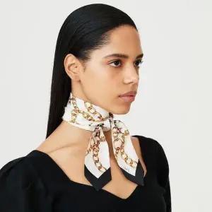 [닥스](센텀시티점)DCSC5F821I2 [SILK100%]베이지 체인프린트 쁘띠 실크스카프