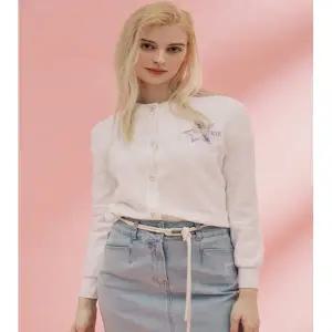 [롯데백화점]나이스클랍 심볼 자카드 니트 가디건 (N241PWK104)