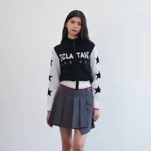 [에고이스트](광주신세계)레터링 자카드 컬러 배색 하이넥 슬림 가디건 (EQ4KG963)