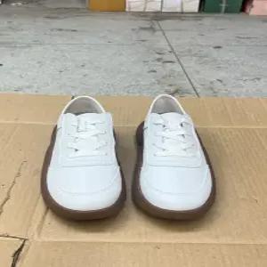 여성 무중력 슈즈 화이트 신발 캐주얼 두꺼운 밑창 3.5cm 미끄럼방지 판매