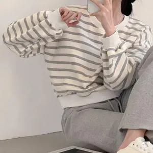 여성 MS03CV90 2컬러 스트라이프 크롭티 데일리 숏 긴팔티셔츠