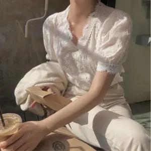 레이스 퍼프 흰색 여성 얇은 반팔 블라우스 데이트코디 30대 출근룩