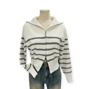 [롯데백화점]트위 스트라이프 투웨이 집업 카라 니트 가디건 TOBDFJU001