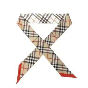 [버버리] 26SS (SS CHECK SILK SKINNY 8119963) 여성 체크 스카프