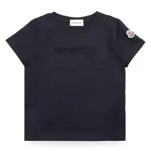 [몽클레어] 키즈 자수 레터링 로고 반팔(네이비) 8C00009 89AT9 778 8 10A