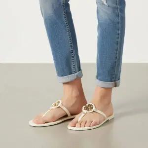 [토리버치] 미니 젤리 플랫 통 플립플랍 슬리퍼 152649049