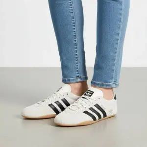 [아디다스] 여성 도쿄 오프 화이트 코어 블랙 스니커즈 JI0182 151495253