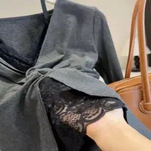 여사친 페이크 투피스 털 긴팔 민소매 나시 티 홀터넥 트임 브이넥 꼬임 셔츠 BE1