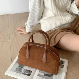 라운드 지퍼 구조 컴팩트 핸들 토트백 설계 6SS