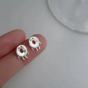 느낌상점 써지컬 꾸러기 귀걸이 데일리 여성 팬시 링귀걸이 써지컬 실버 볼귀걸이