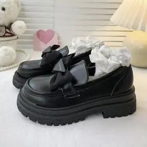 청키한 디자인 리본장식 둥근앞코 통굽 로퍼 여성플랫 가벼운신발 여성슬립온