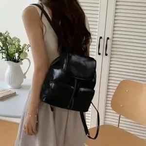 데일리 라운드 포켓 디테일 러블리 가죽 백팩 캐주얼백팩 남자중저가가방 남자캐주얼백팩