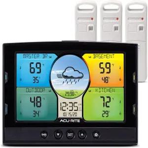 AcuRite 무선 실내/실외 온도계 및 날씨 예보 기능이 있는 디지털 컬러 디스플레이 멀티룸 관측소 (02082M)