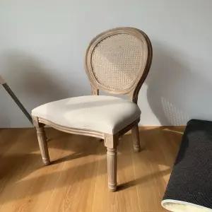 식탁 빈티지 의자 라탄 그물 프린트 동물 클래식 엔틱 소가죽 원목 인테리