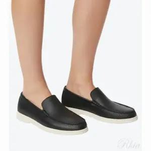 [휴고보스] 로고 디테일 모카신 텀블 레더 152986199