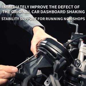 Tiger Sport 660의 경우 비파괴 설치로  자동차 대시보드의 흔들림이 즉시 개선됩니다.