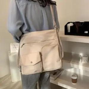 멀티 포켓 구성 넉넉한 수납 크로스백 6SS