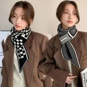 여성 캐릭터 디자인 머플러 크로스