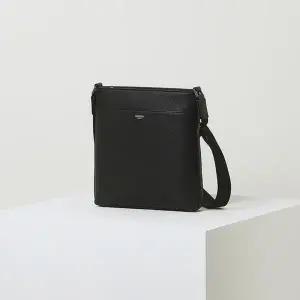 [헤지스](광주신세계)[HAZZY ACC]블랙 로고배색 가죽 크로스백 HJBA5F892BK