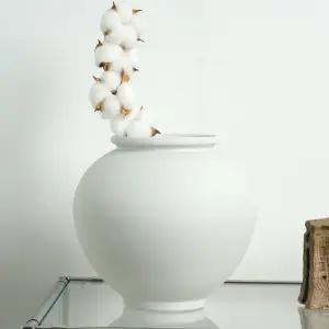 서권철작가 무시유 무광 백자 수공예 달항아리 22cm 소품 장식 풍수지리 돌상 오브제 화병