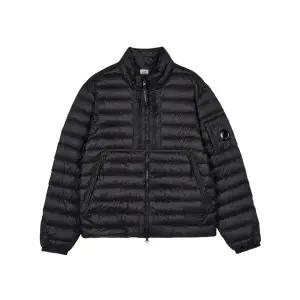 [롯데백화점]CP컴퍼니 FW25 남성 D.D. 쉘 패딩 19CMOW030A 110416A 999