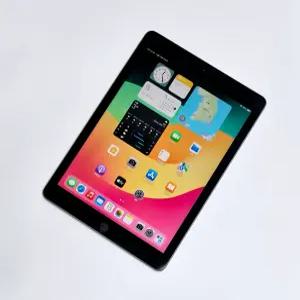 애플 아이패드 6세대 9.7인치 A1893 WiFi 32GB S급