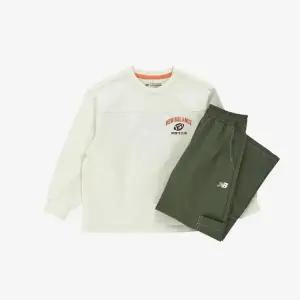 뉴발란스키즈(NB Kids) Ready Set Rugby10수 긴팔티 + 우븐 팬츠 셋업 NK9YG1312UIvory