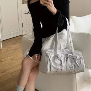 [하이칙스]Ribbon Pocket Boston Bag_3colors_HC25NNBG001V