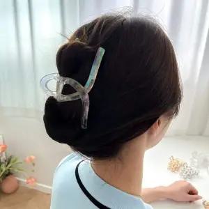 오로라 투명 꼬임 디자인 크로스 헤어 집게핀