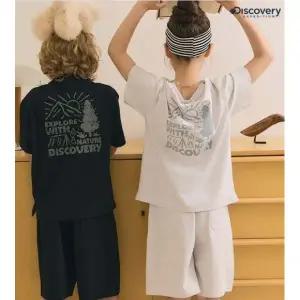 [롯데백화점]디스커버리익스페디션 키즈 프레시벤트 아웃도어 백그래픽 니트 트레이닝 세트 DKAZ71053