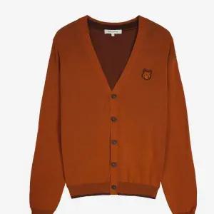 [메종키츠네] 볼드 폭스 헤드 패치 레귤러 가디건 77472351