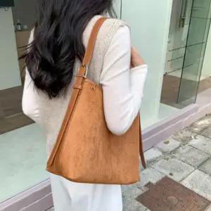 여성 끈조절 버클 키링 스웨이드 가죽 빅사이즈 데일리 숄더백 가방 호보백 쇼퍼백