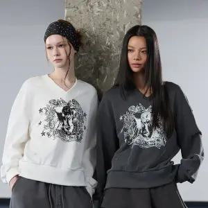 [에고이스트](강남점)[BLUE LABEL] 엔 아트웍 V넥 맨투맨 (ER3OTL03)