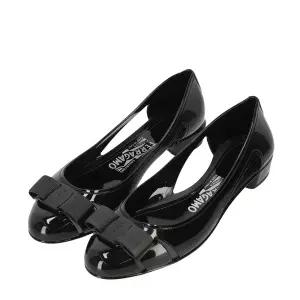 [페라가모] 24SS 여성 바라 젤리 플랫슈즈 (A_VARA JELLY NERO 0726363)