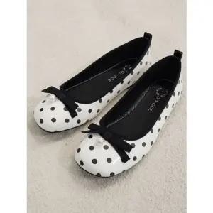 [갤러리아] [센터시티] 고세 도트 리본 발레리나 플랫슈즈 OZP6S027 화이트